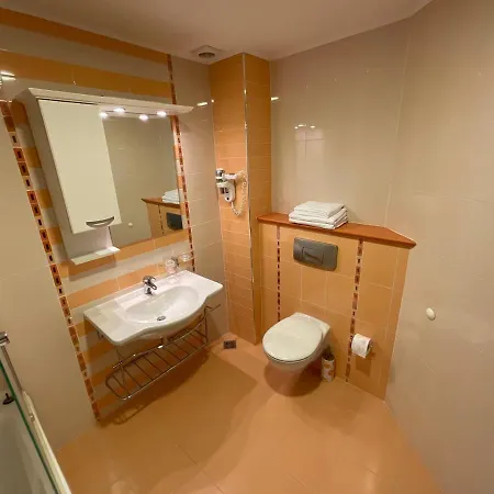 Emerald Family Studio Apartment *
